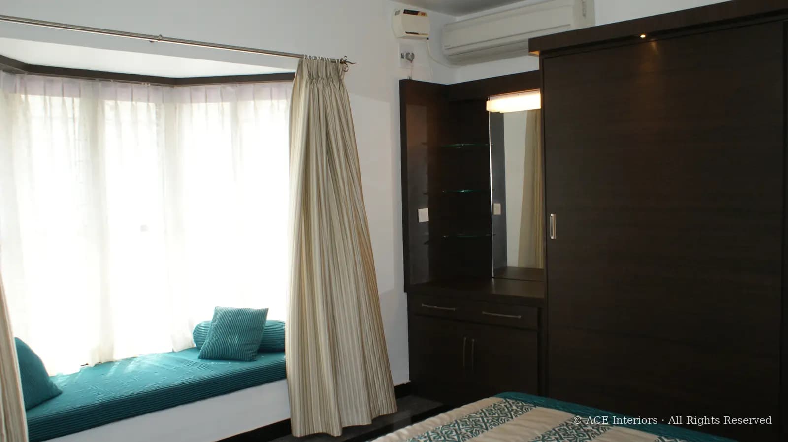 Bay Window Suite